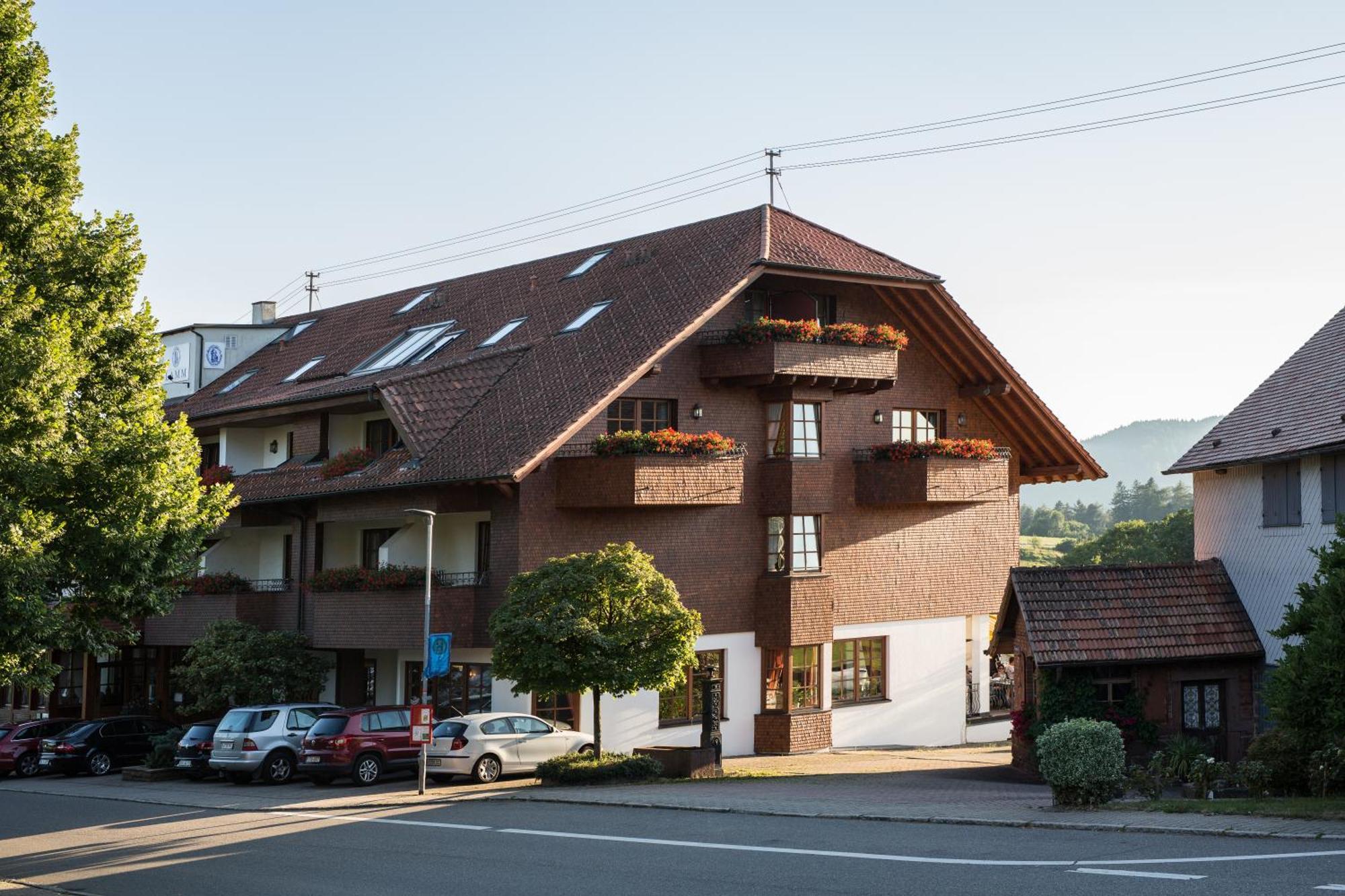 Hotel Restaurant Vinothek Lamm Bad Herrenalb Bagian luar foto