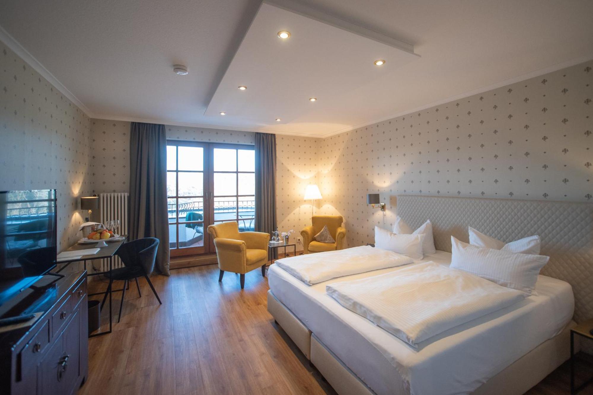 Hotel Restaurant Vinothek Lamm Bad Herrenalb Bagian luar foto