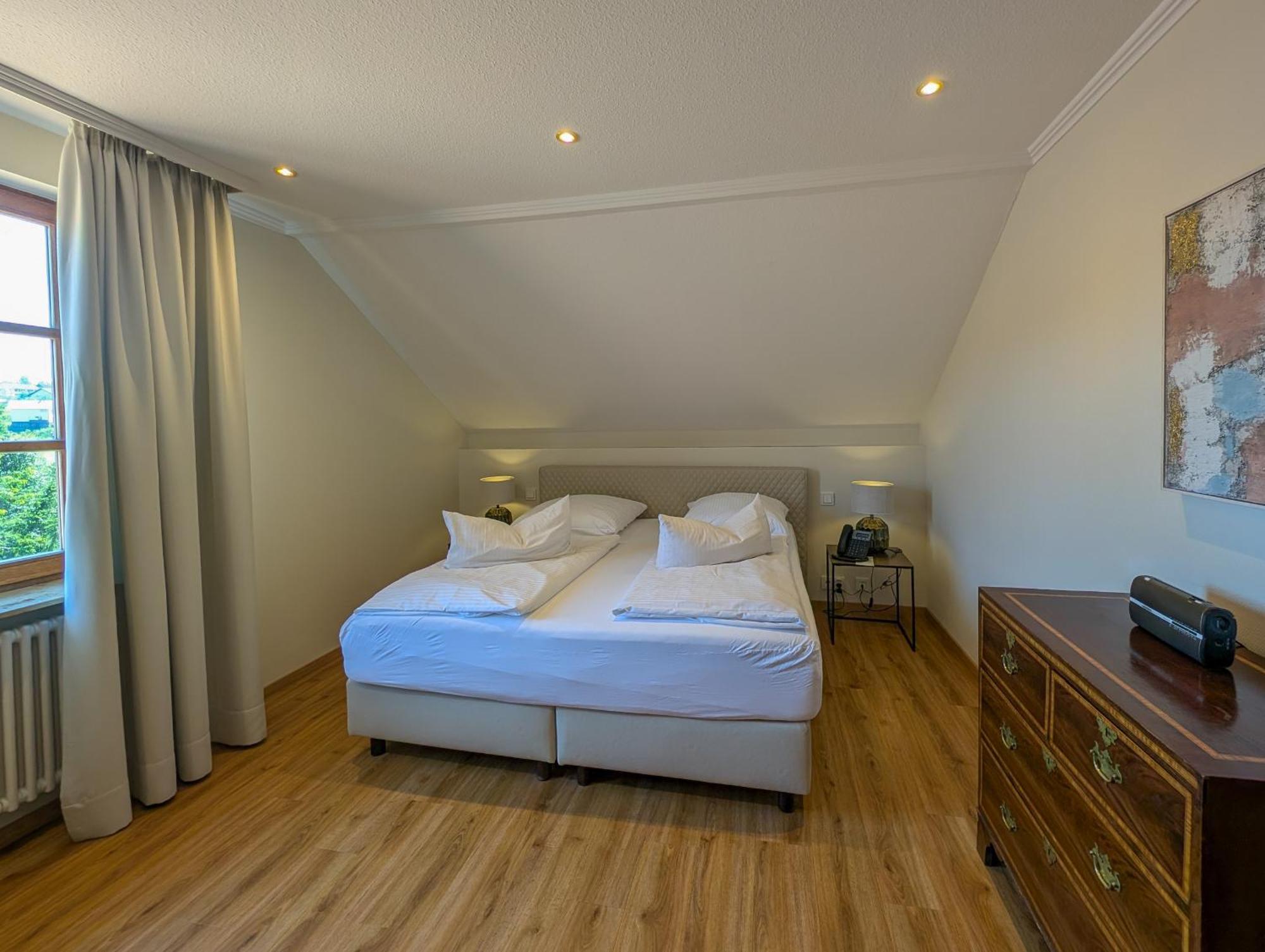 Hotel Restaurant Vinothek Lamm Bad Herrenalb Bagian luar foto
