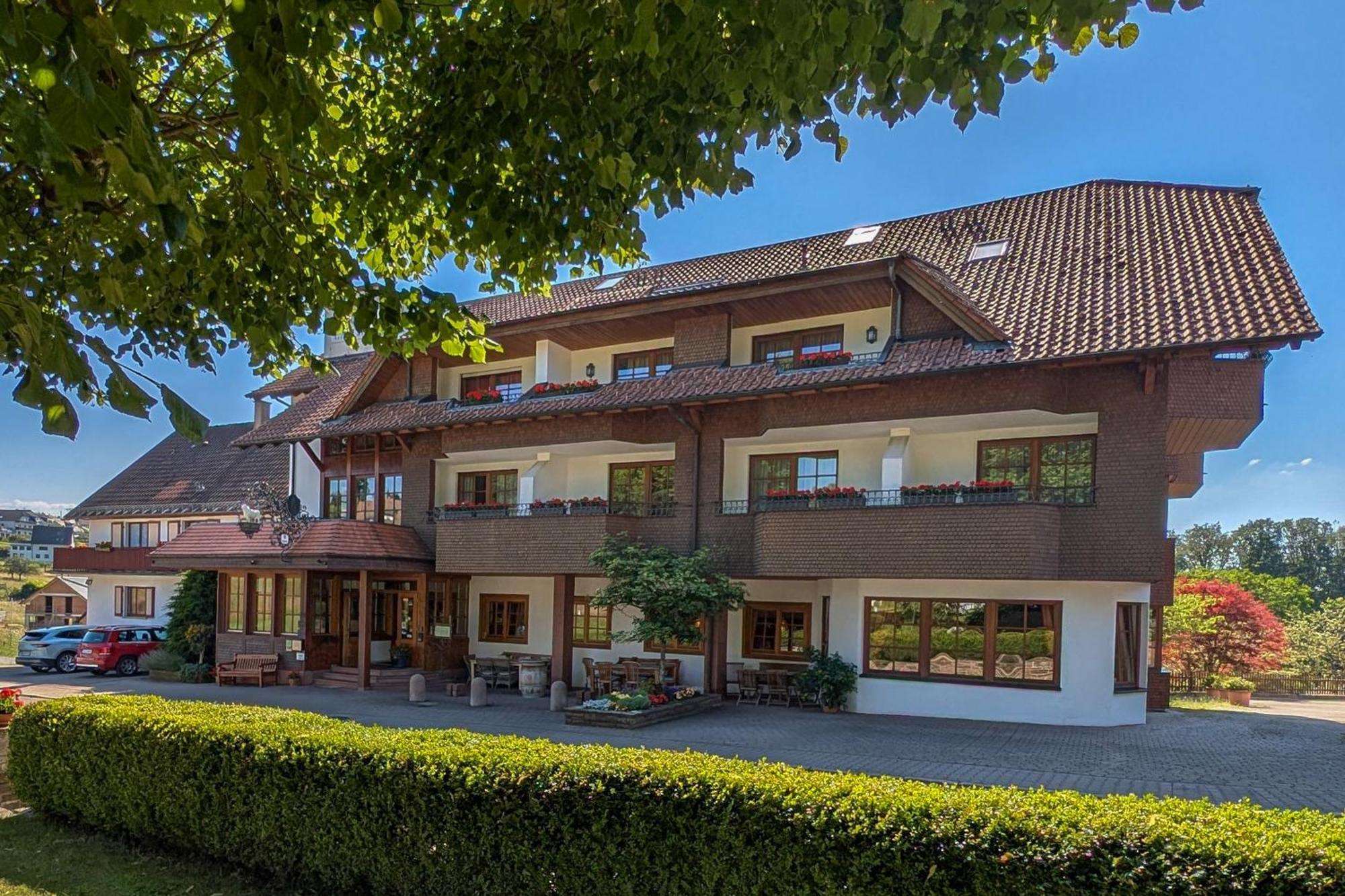 Hotel Restaurant Vinothek Lamm Bad Herrenalb Bagian luar foto