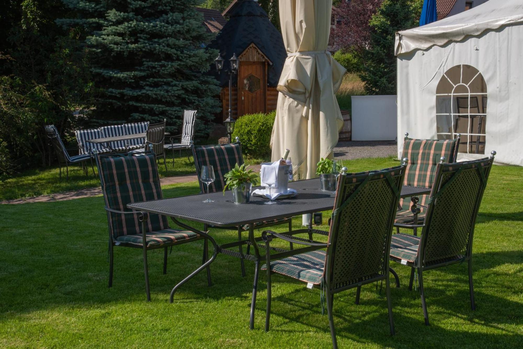 Hotel Restaurant Vinothek Lamm Bad Herrenalb Bagian luar foto