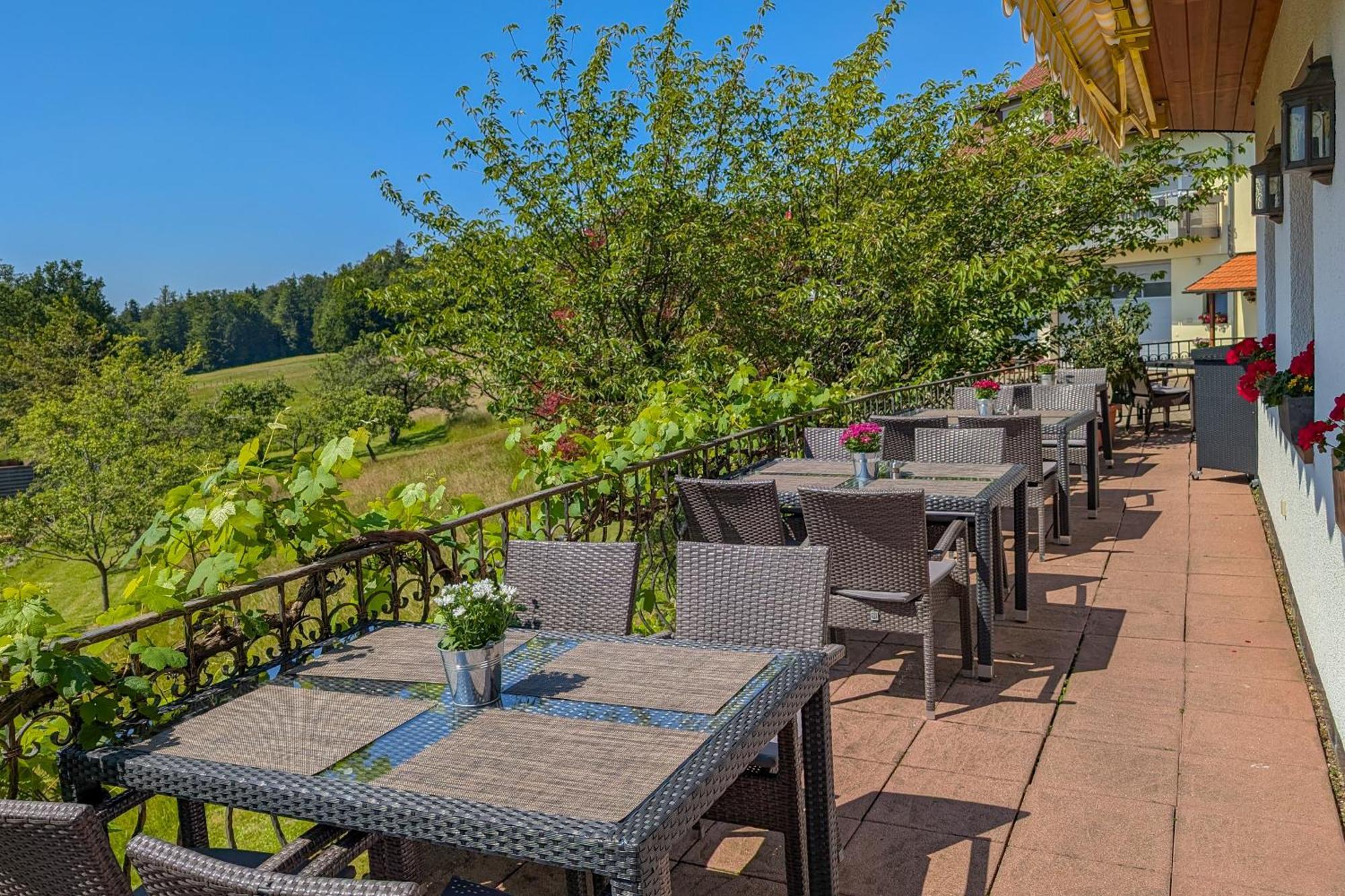 Hotel Restaurant Vinothek Lamm Bad Herrenalb Bagian luar foto