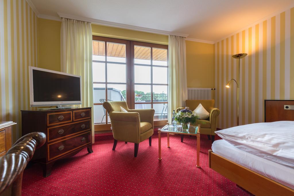 Hotel Restaurant Vinothek Lamm Bad Herrenalb Bagian luar foto
