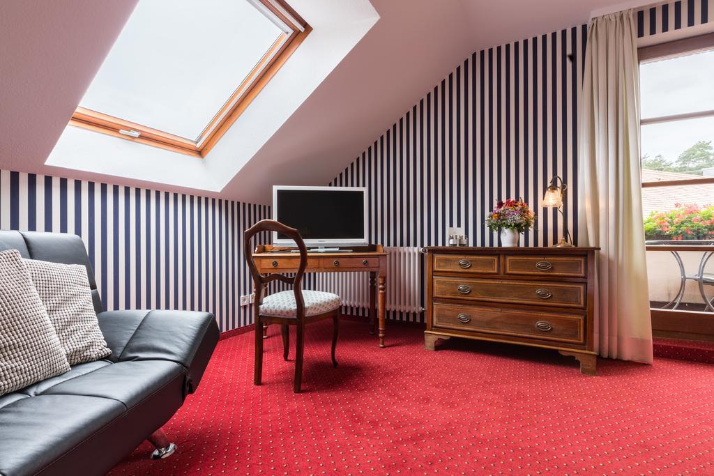 Hotel Restaurant Vinothek Lamm Bad Herrenalb Bagian luar foto