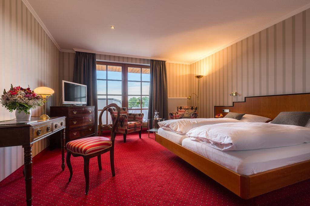 Hotel Restaurant Vinothek Lamm Bad Herrenalb Bagian luar foto