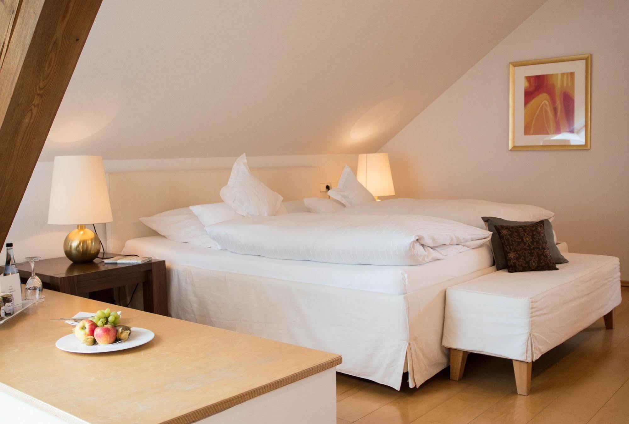 Hotel Restaurant Vinothek Lamm Bad Herrenalb Bagian luar foto