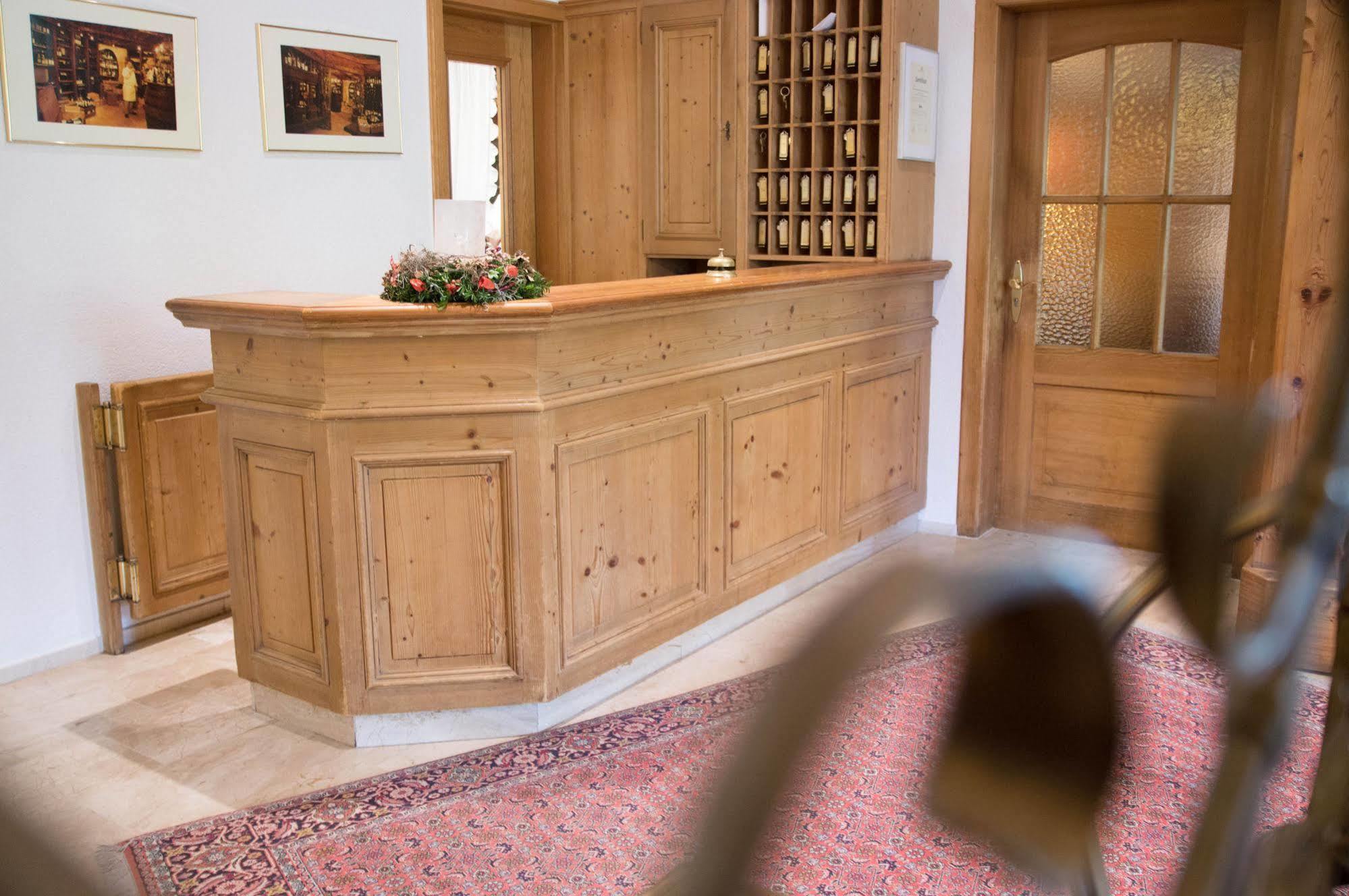 Hotel Restaurant Vinothek Lamm Bad Herrenalb Bagian luar foto